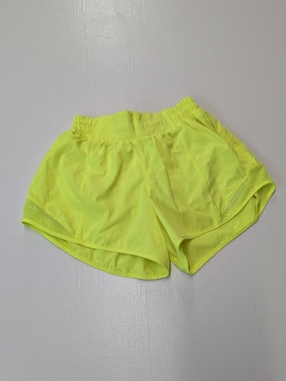 Lululemon Highlight Yellow Size 2 Hotty Hot Short II